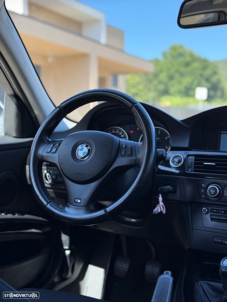 BMW 320 d Sport Line - 11