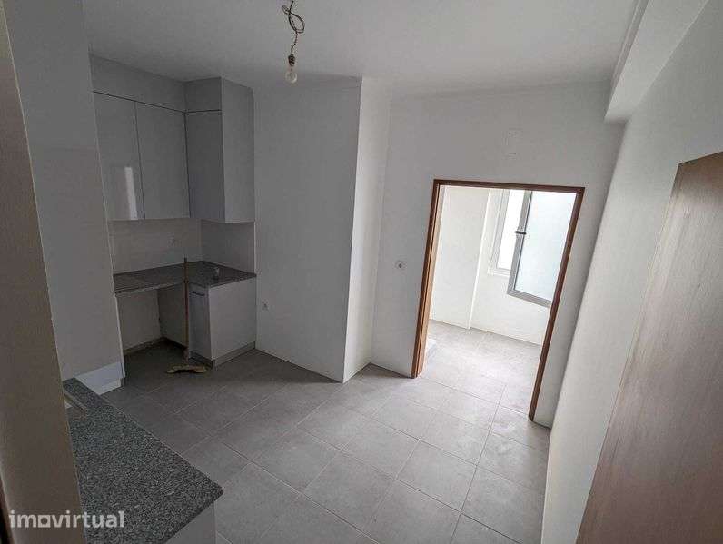 Apartamento T4 Av Nossa Senhora de Fátima - Grande imagem: 3/12