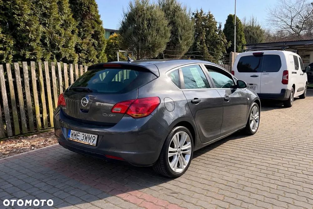 Opel Astra 1.7 CDTI Cosmo - 2