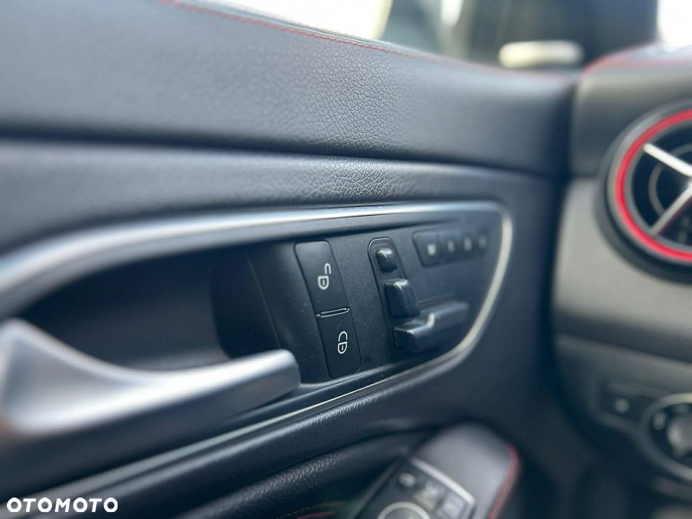 Mercedes-Benz CLA AMG 45 4-Matic - 17