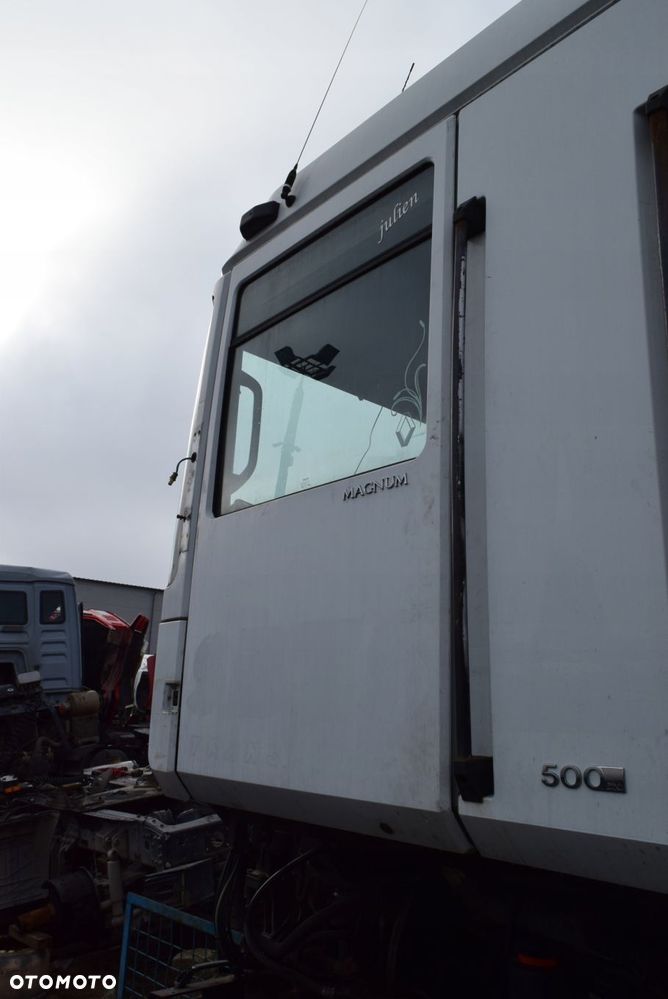 DRZWI LEWE RENAULT MAGNUM 460/500 DXI - 2