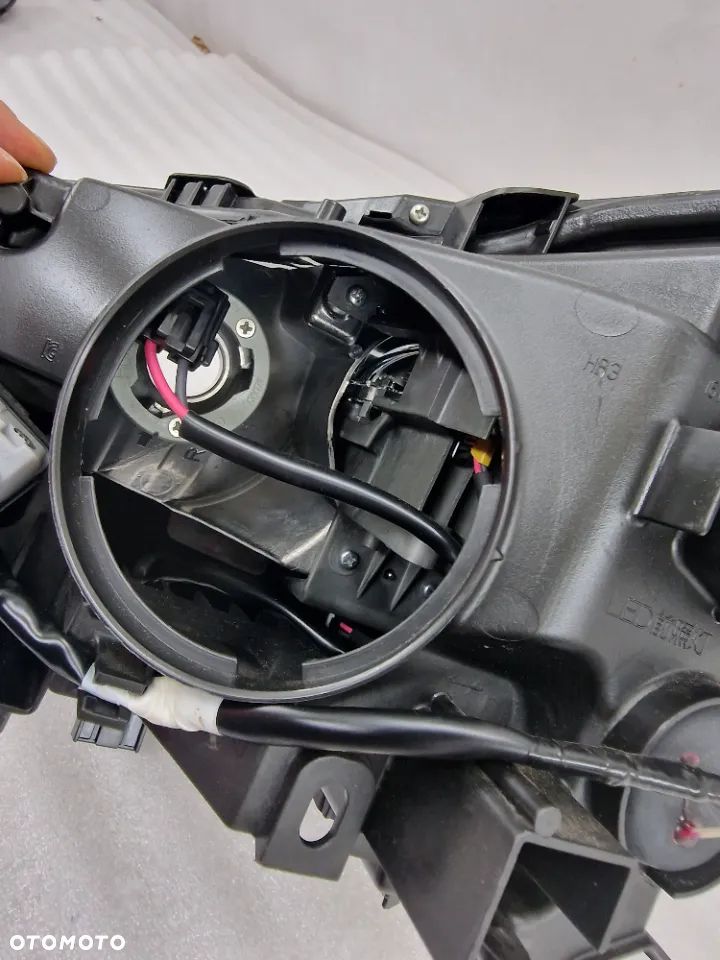 LEXUS NX 14- XENON PRAWY PRAWA LAMPA PRZEDNIA PRZÓD , NR AUKCJI LL51 - 15
