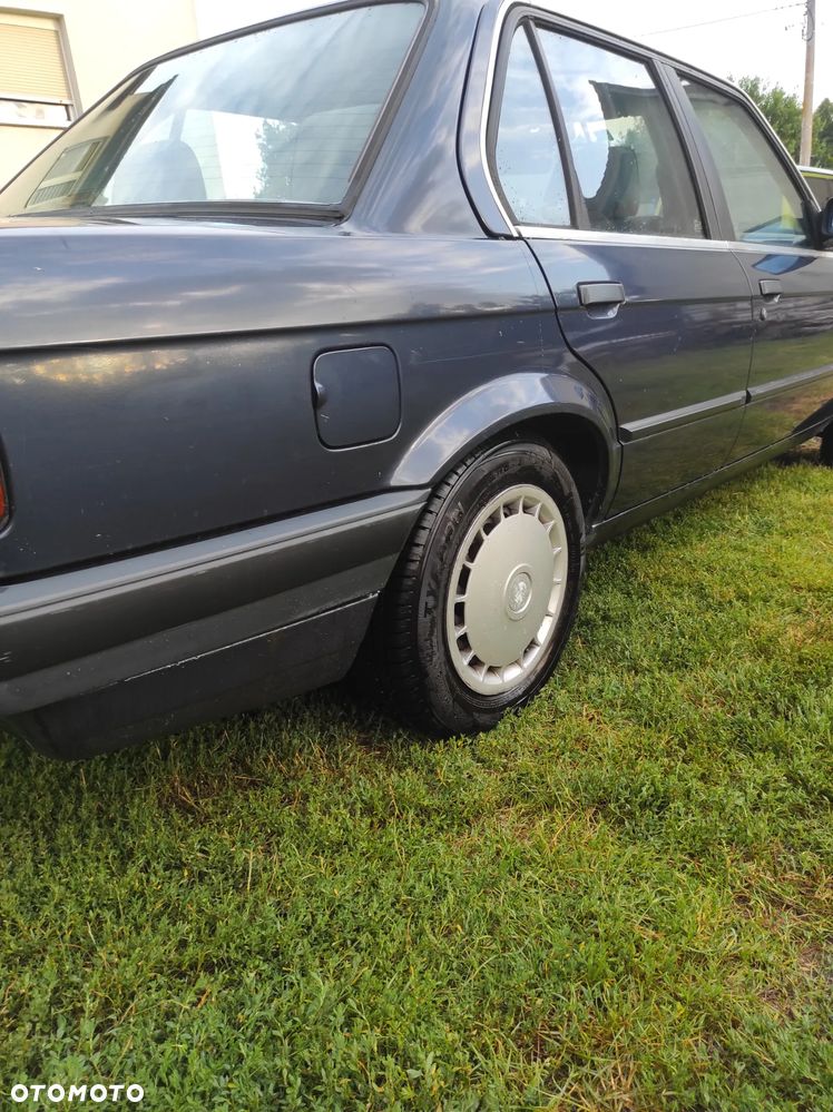 BMW Seria 3 316i - 10