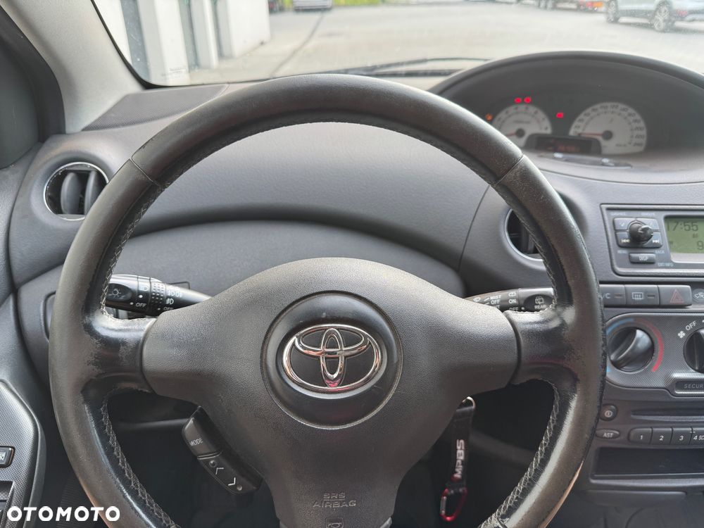 Toyota Yaris - 12