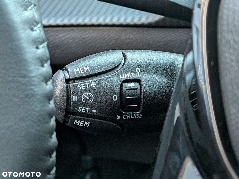 Peugeot 208 - 14