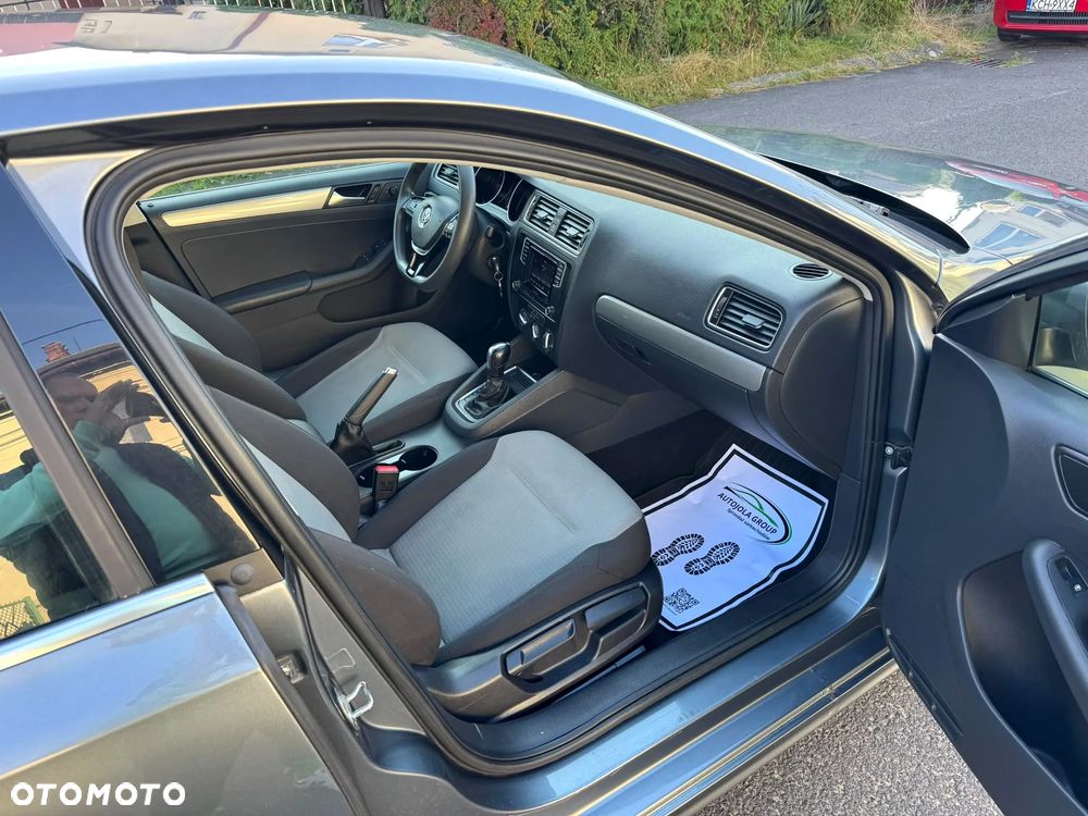 Volkswagen Jetta - 10