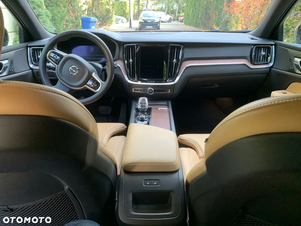 Volvo V60 Cross Country Plus B5 B AWD - 1