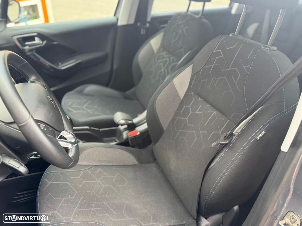 Peugeot 2008 1.2 PureTech Signature - 13