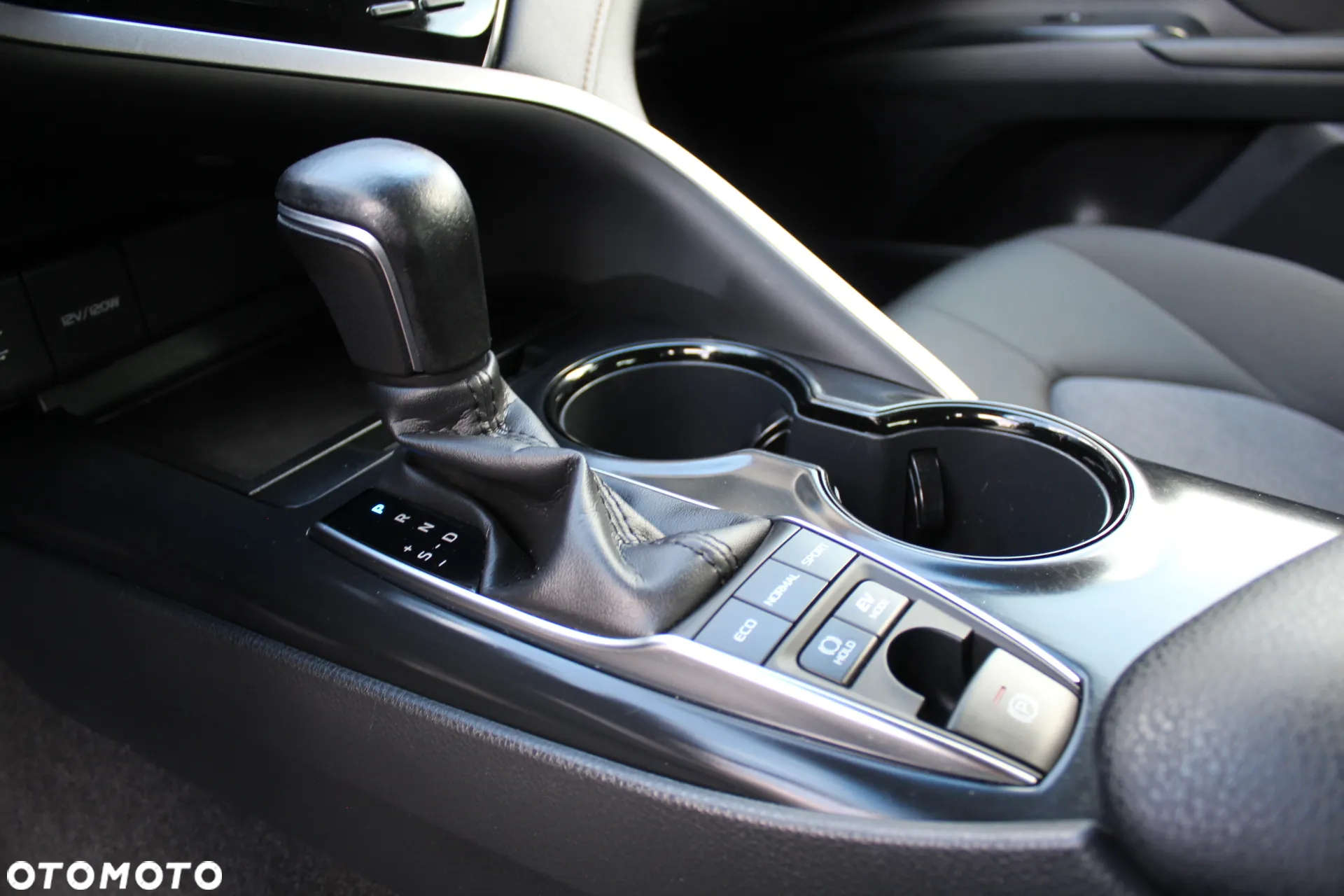 Toyota Camry 2.5 Hybrid Comfort CVT - 16