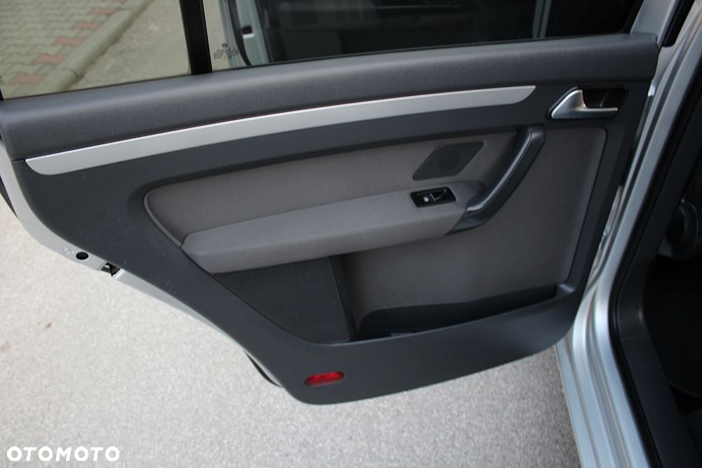 Volkswagen Touran 2.0 TDI DPF Life - 23