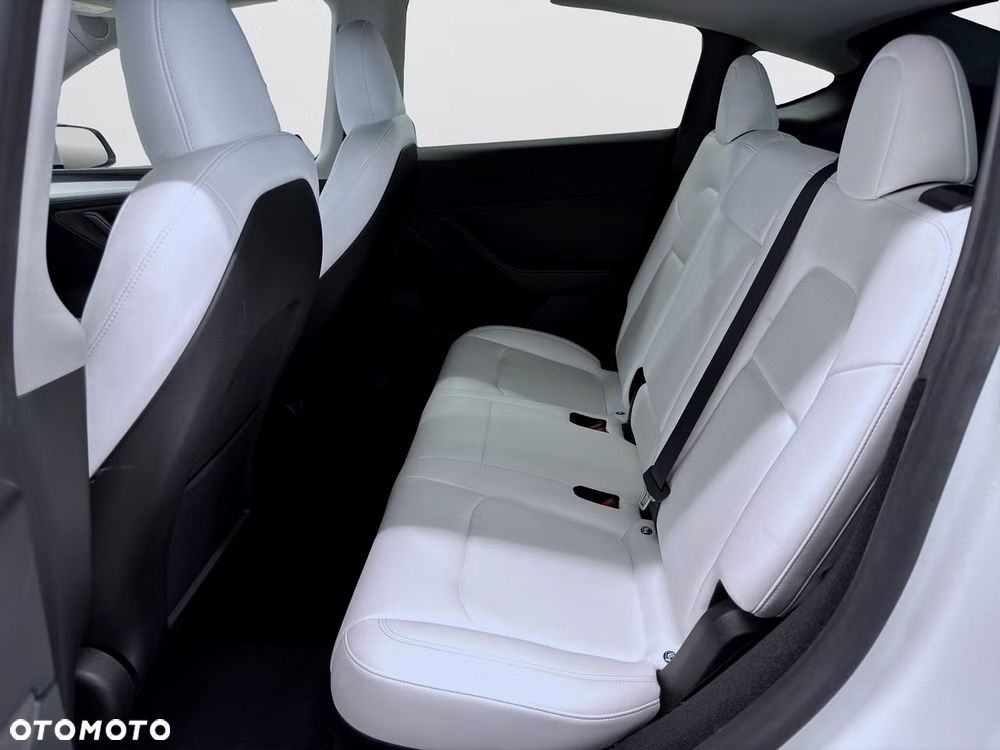 Tesla Model Y Long Range Dual Motor AWD - 5