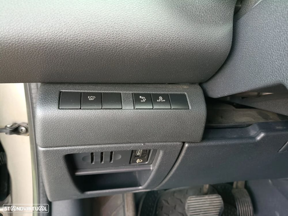 Peugeot 3008 1.6 e-HDi Allure CMP6 - 19