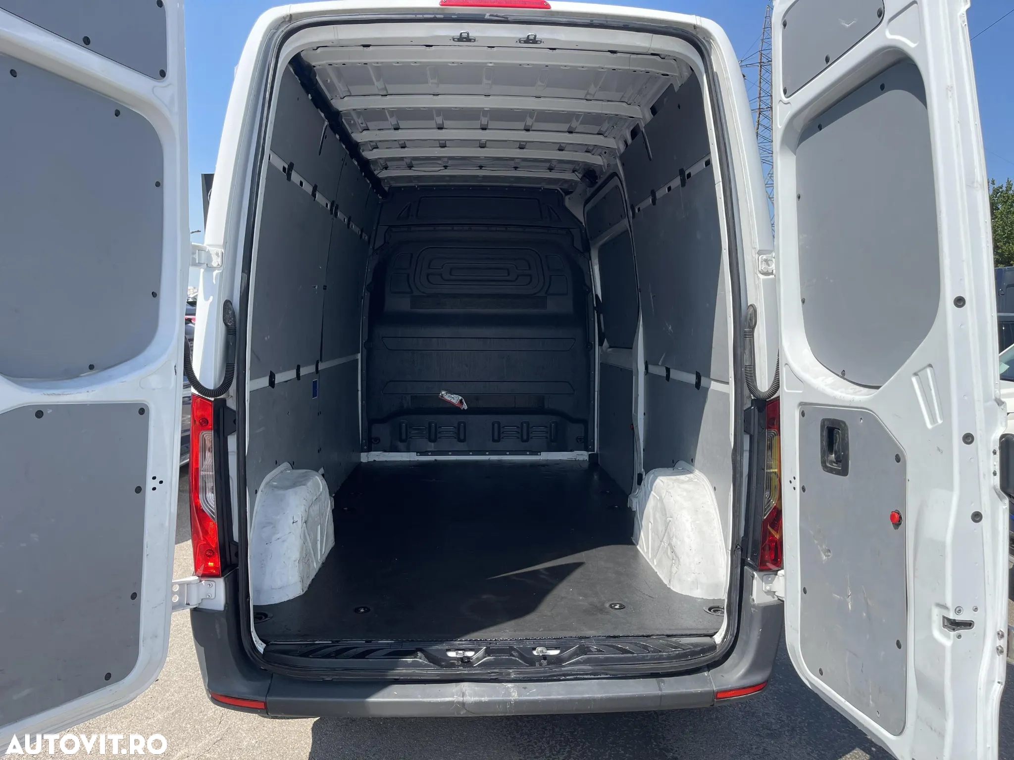 Mercedes-Benz Sprinter - 17