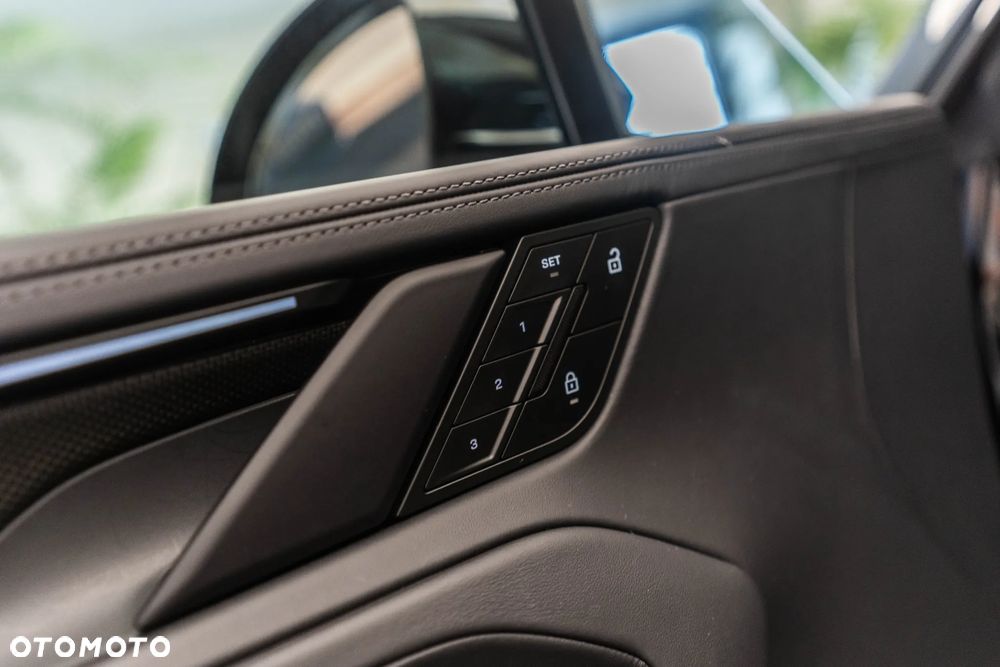 Porsche Cayenne - 25