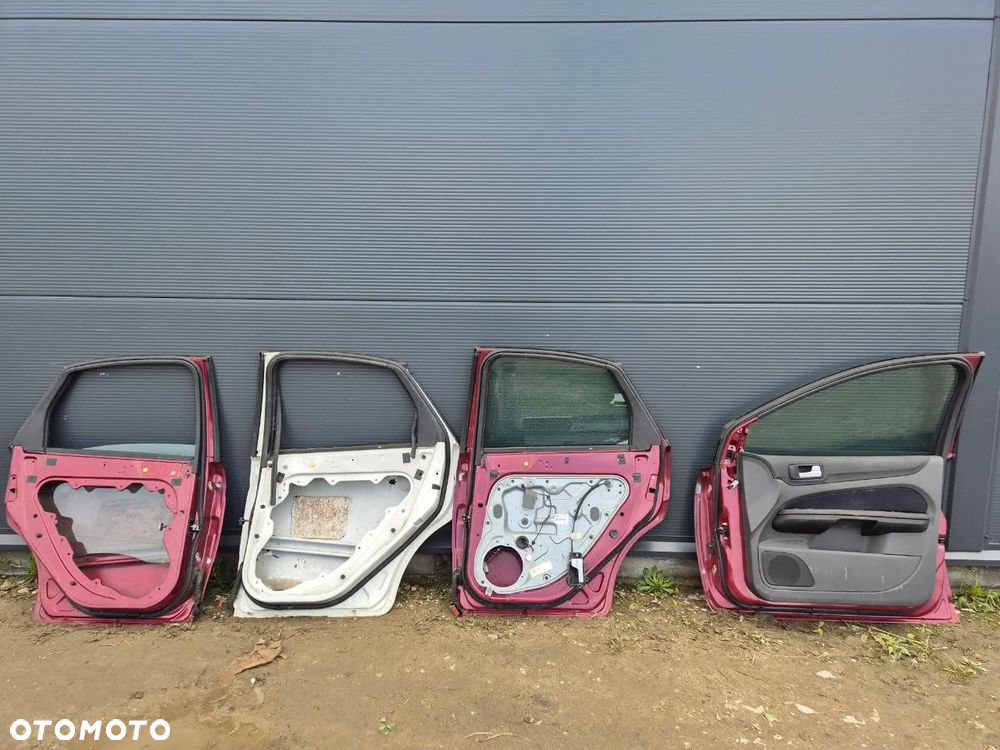 FORD FOCUS MK2 HATCHBACK DRZWI / KLAPA / MASKA / ZDERZAK - 31