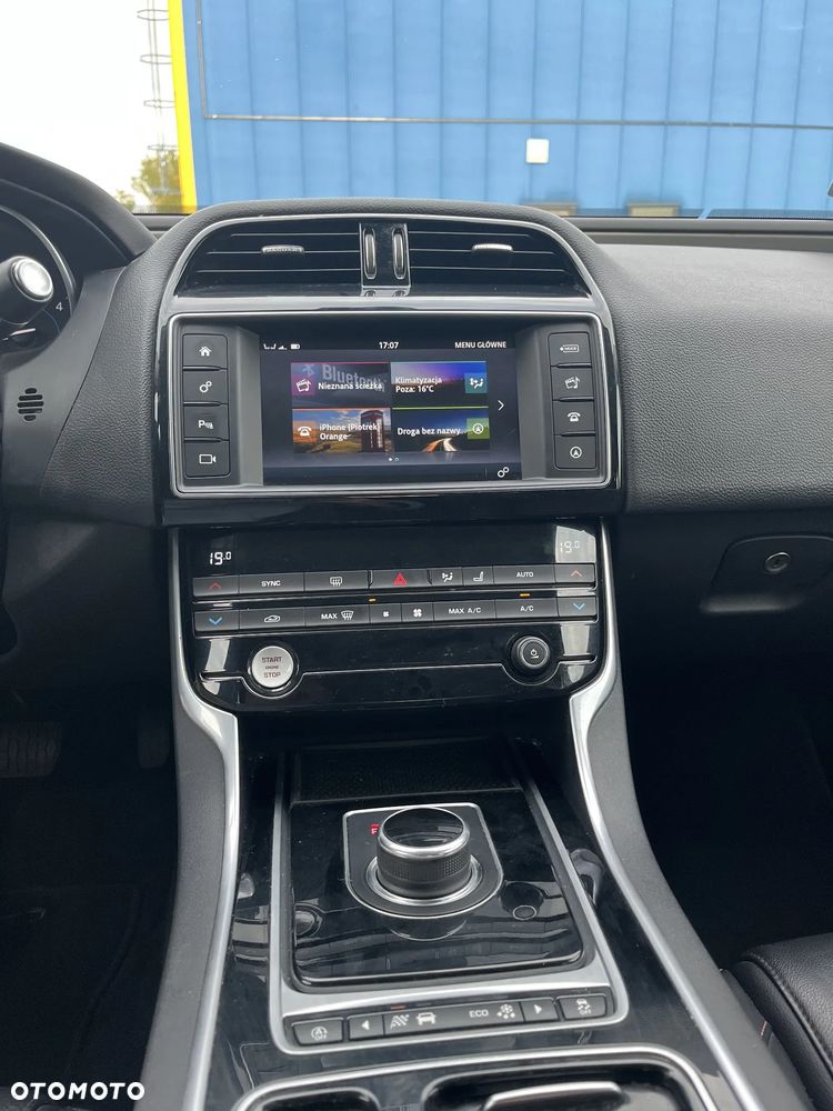 Jaguar XE 2.0 D Prestige - 17