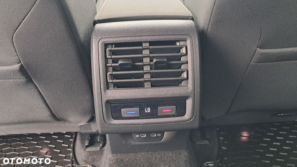 Volkswagen Golf 1.5 eTSI EVO Style DSG - 9