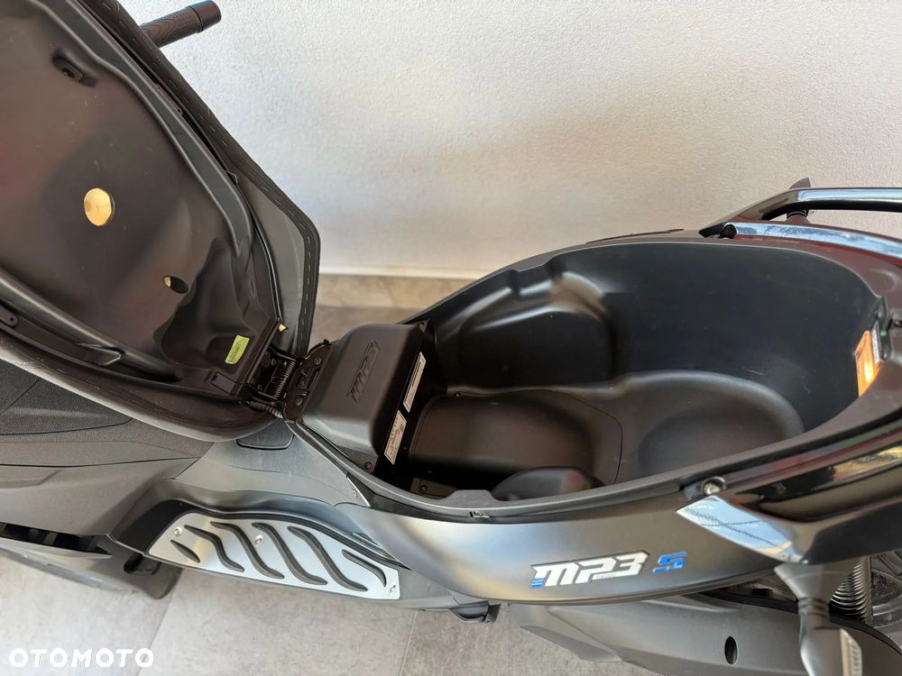 Piaggio MP-3 - 10
