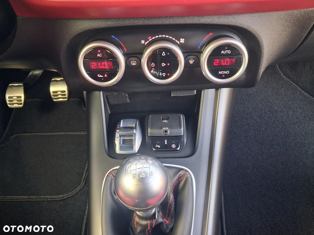 Alfa Romeo Giulietta 1.4 TB 16V Multiair Collezione - 22