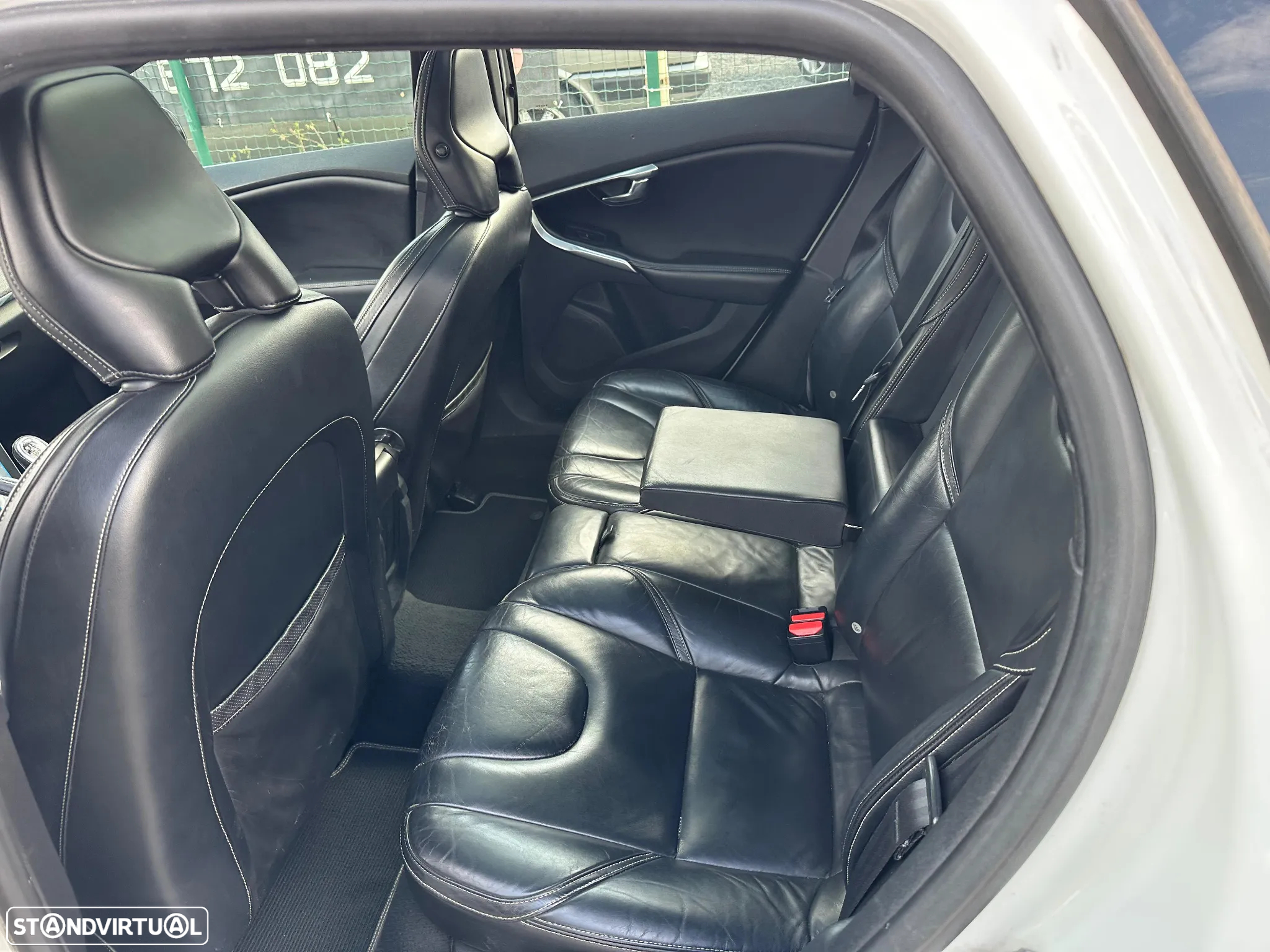 Volvo V40 1.6 D2 R-Design Summum - 9