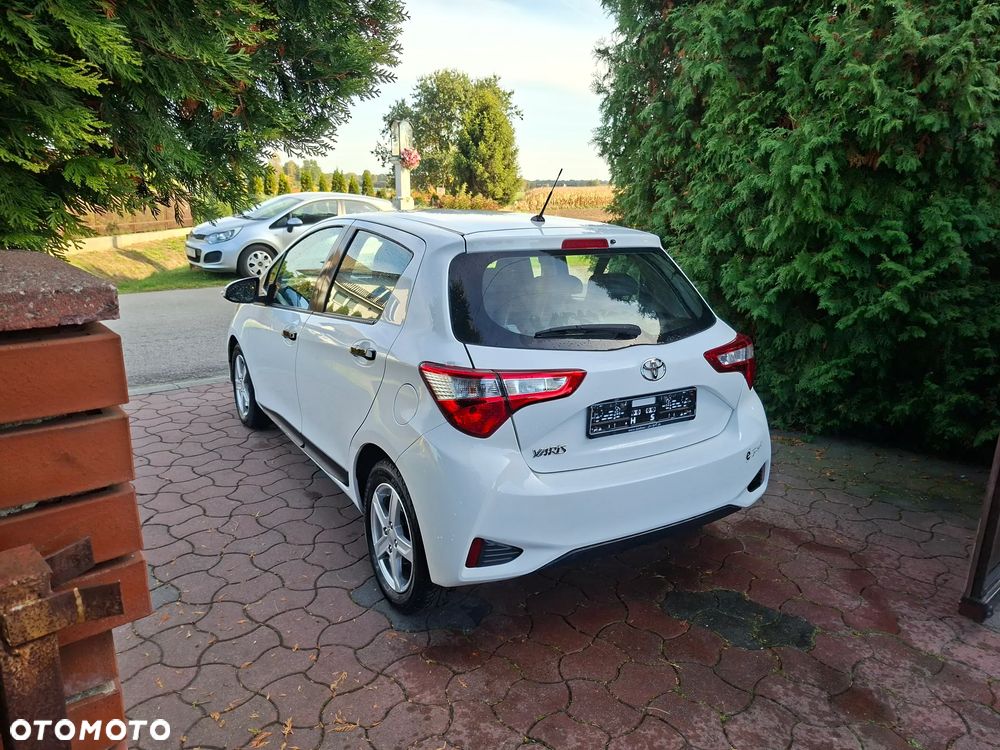 Toyota Yaris 2017 photo 4