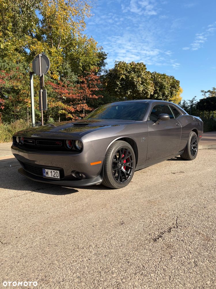 Dodge Challenger - 2