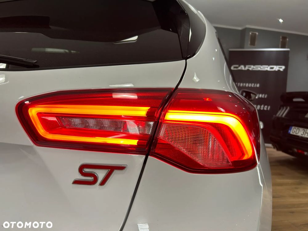 Ford Focus 2.3 EcoBoost ST Edition - 22