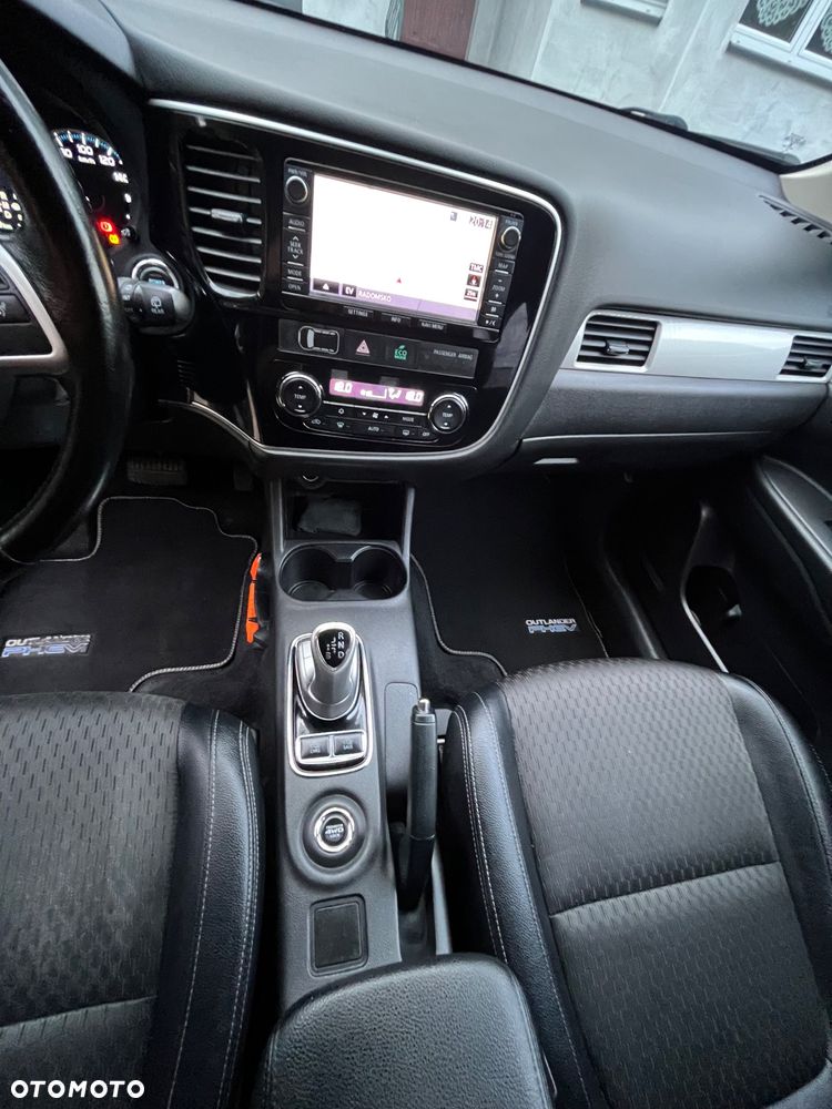 Mitsubishi Outlander - 15