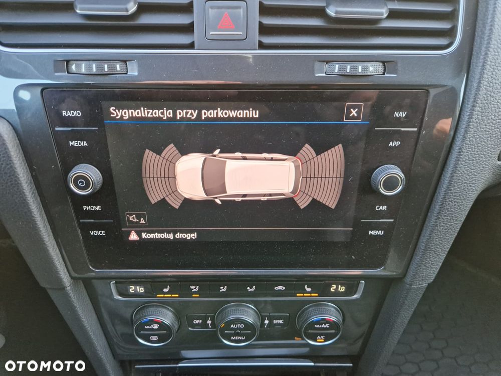 Volkswagen Golf - 24