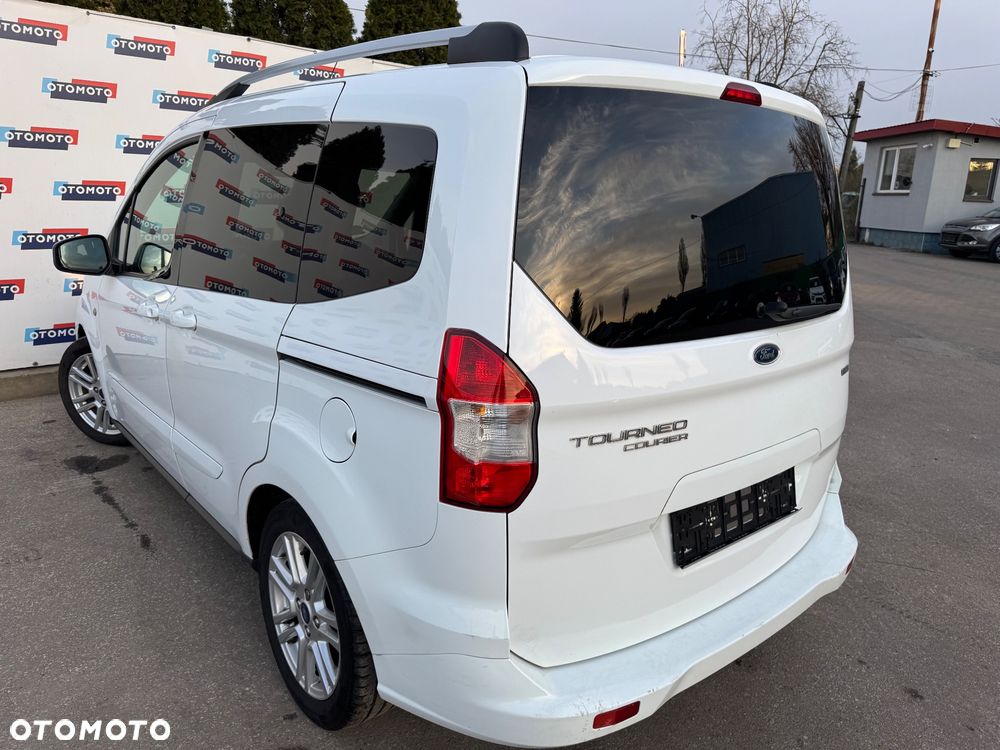 Ford Tourneo Courier 1.0 EcoBoost S&S Titanium - 10