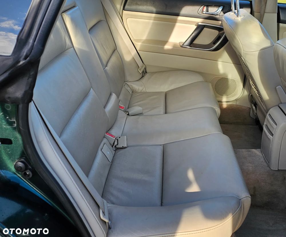 Subaru Legacy Kombi 3.0 4WD - 16