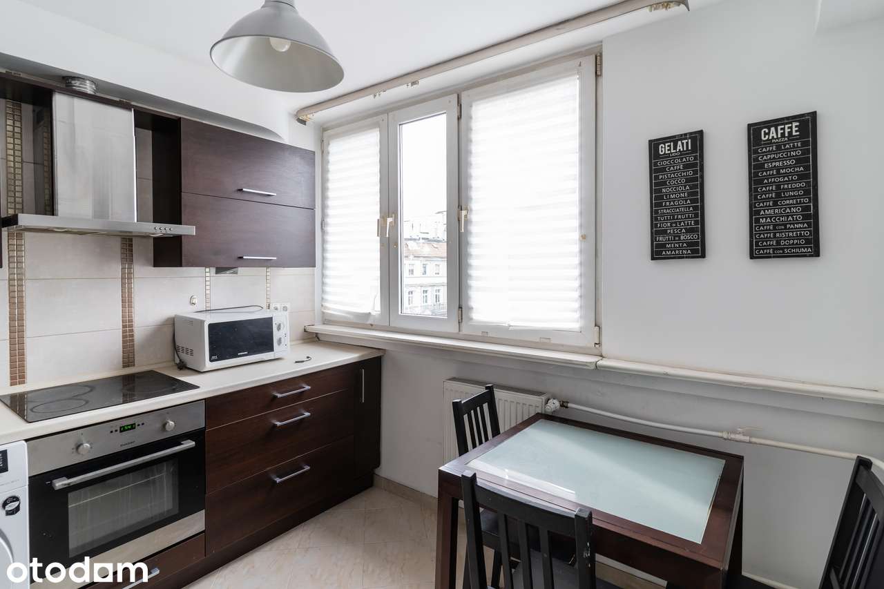 2-pok, zadbane, w pełni rozkładowe, balkon, media miejskie. CENTRUM