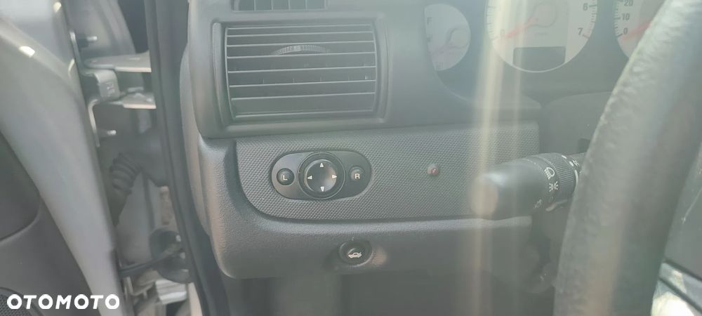 Dodge Stratus - 12
