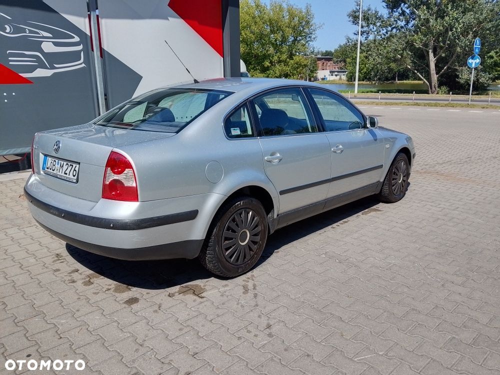 Volkswagen Passat - 4
