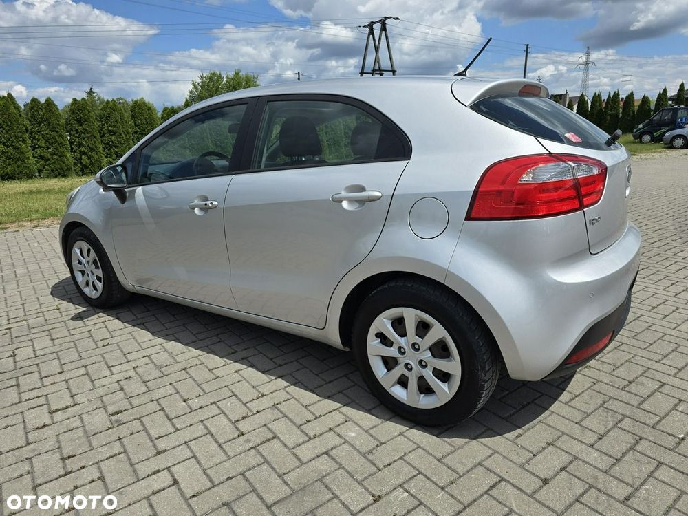 Kia Rio - 11
