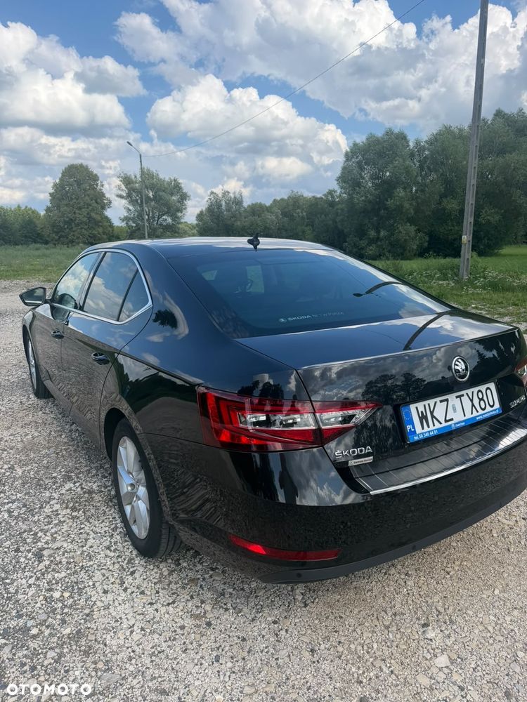 Skoda Superb 2.0 TDI Ambition DSG - 4