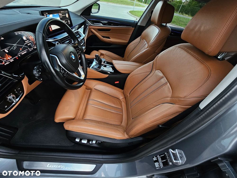 BMW Seria 5 520i GPF Luxury Line sport - 29