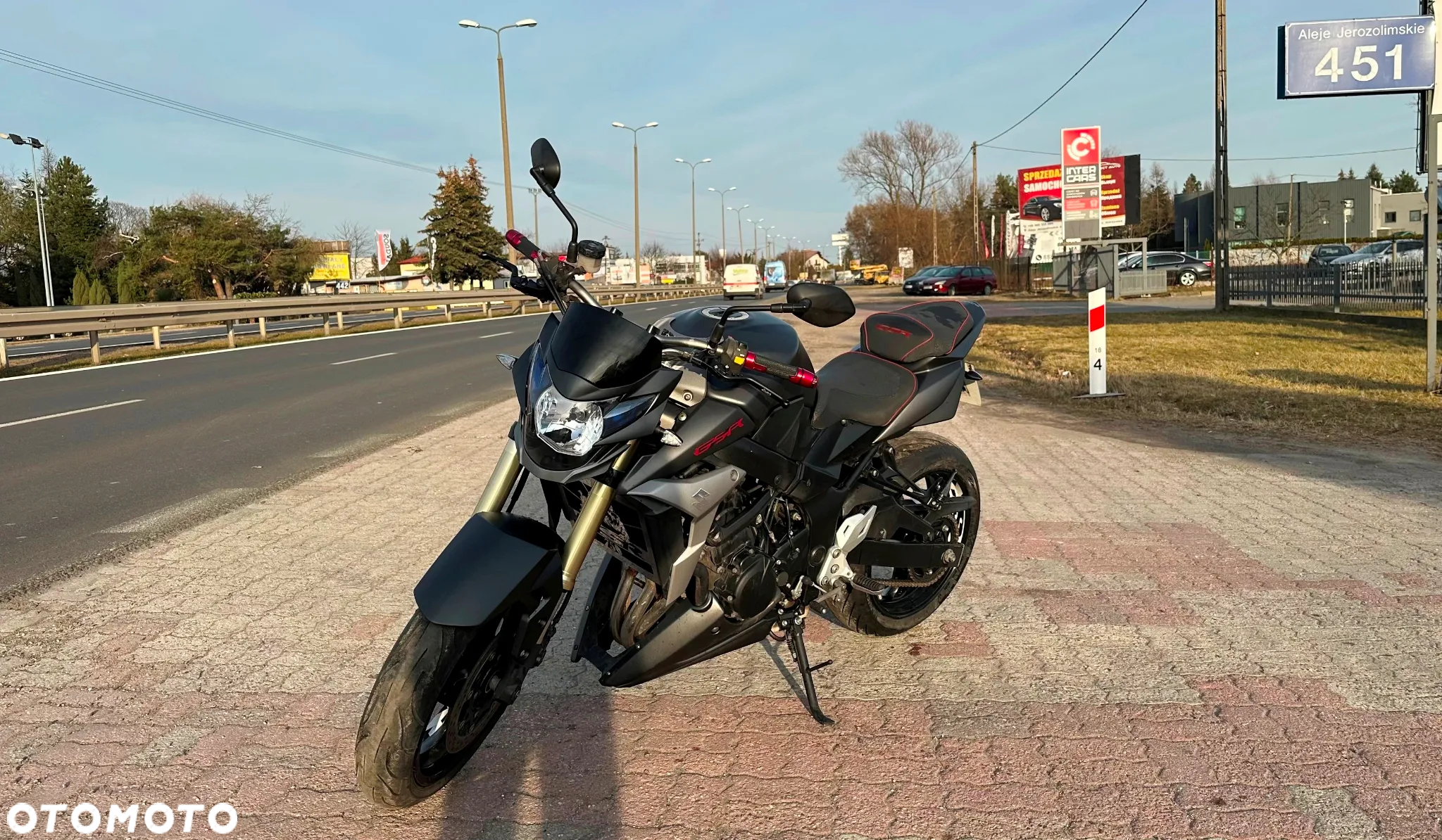 Suzuki GSR - 5