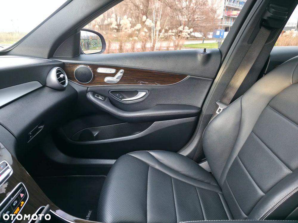Mercedes-Benz Klasa C 300 9G-TRONIC Avantgarde - 25