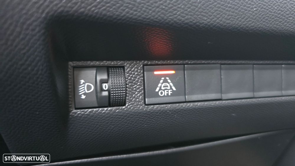 Peugeot e-208 Allure Pack - 11