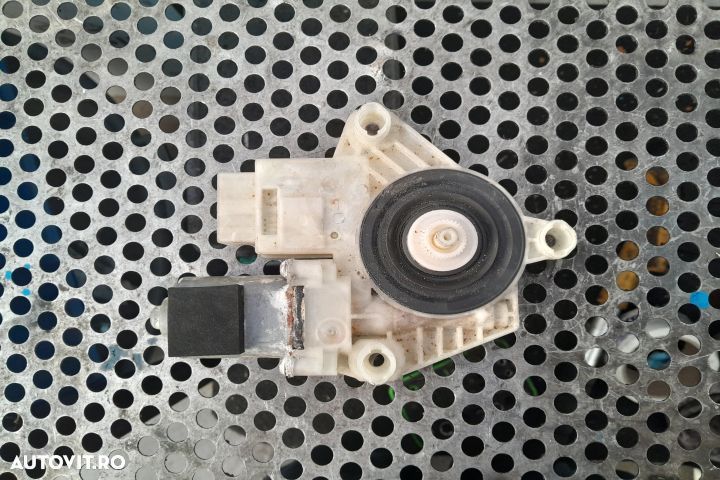 Motoras macara geam spate dreapta 5Q4959811H Volkswagen VW Passat B8 - 4