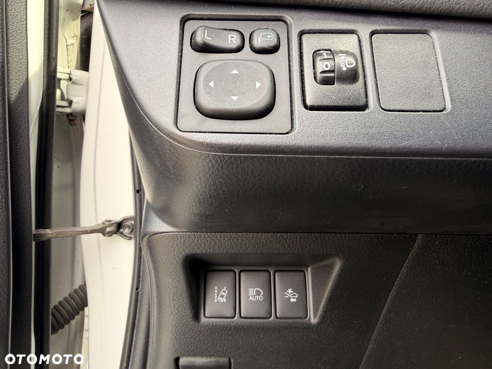 Toyota Yaris Hybrid 100 Business Edition - 23