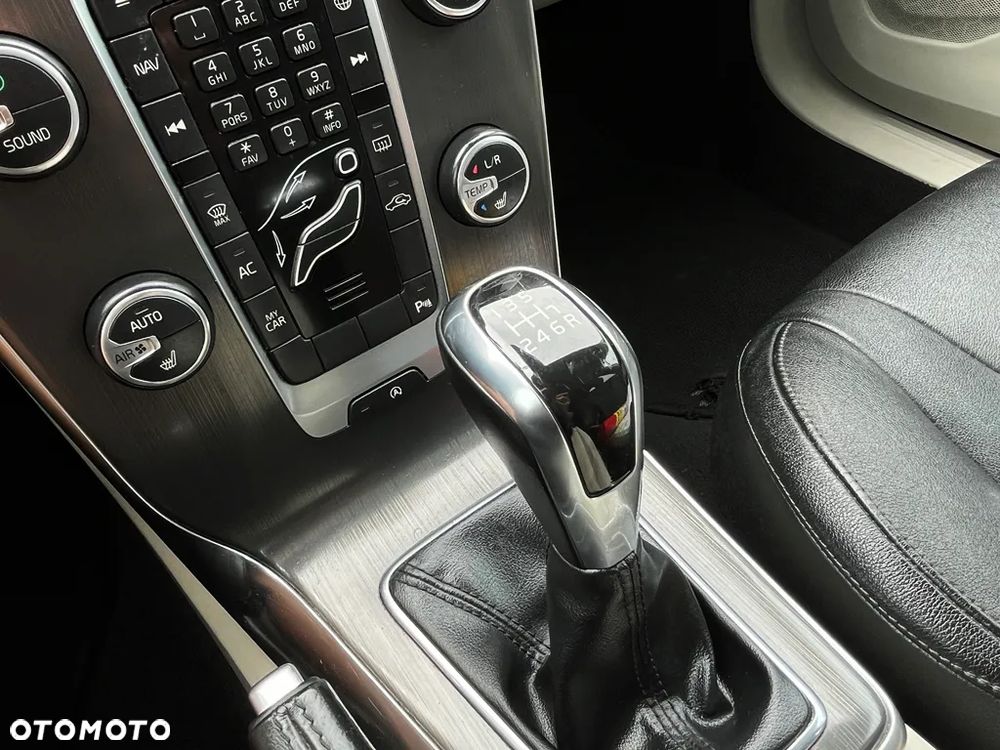 Volvo V40 D4 Summum - 27