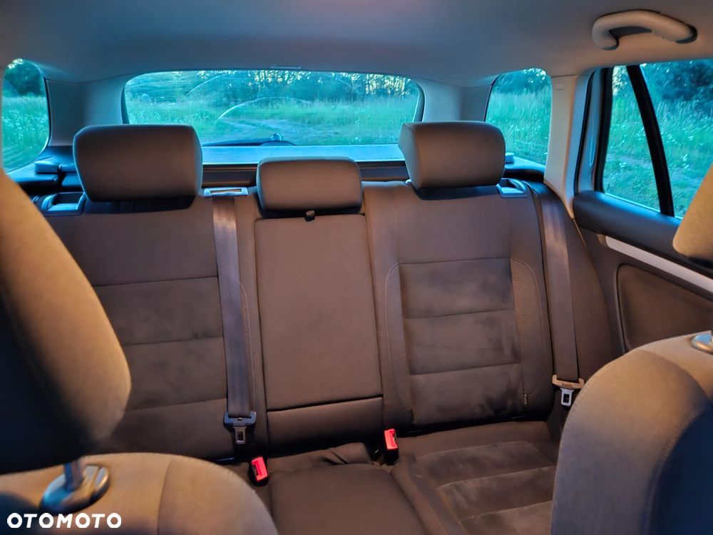 Volkswagen Golf 2.0 TDI Highline - 28