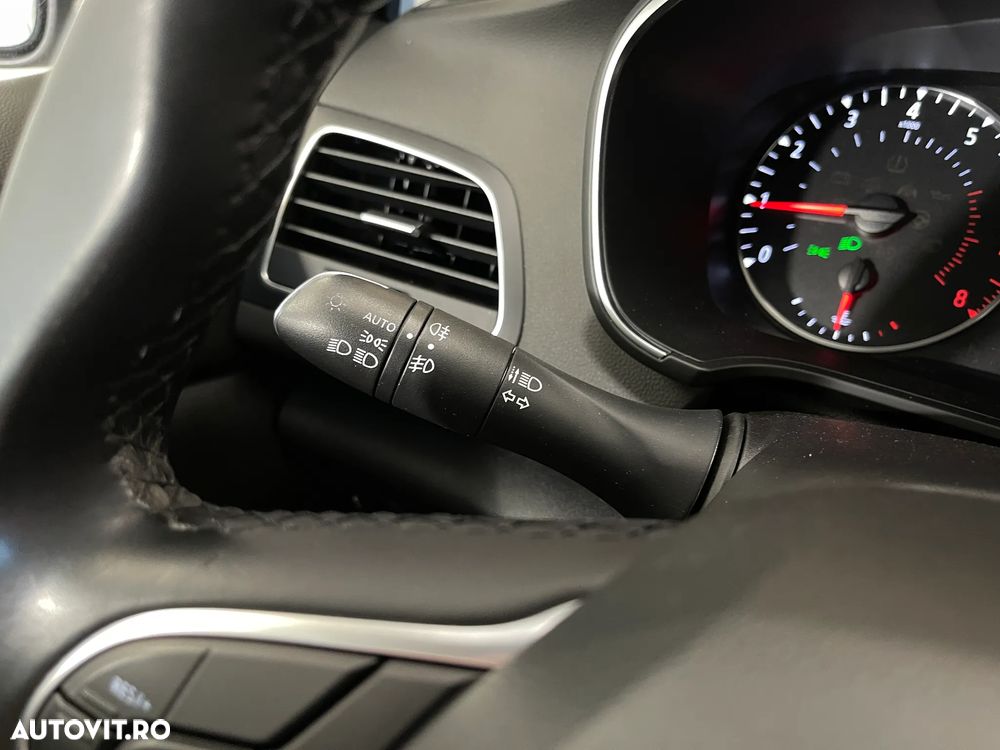 Renault Megane TCe EDC Zen - 22