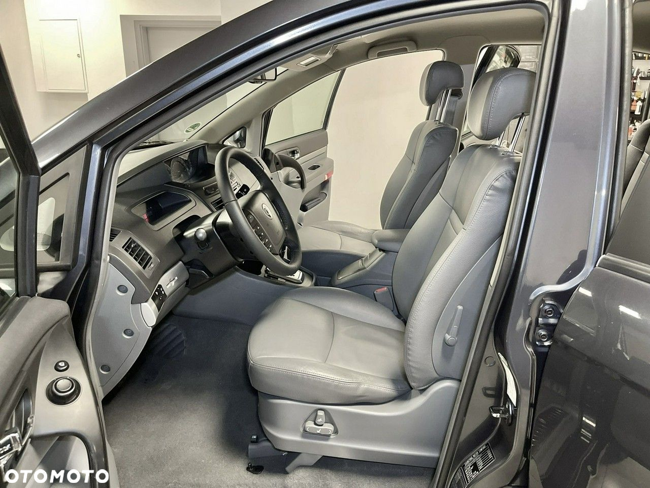 SsangYong/KGM Rodius RD 270 2WD Automatik Xdi s - 13