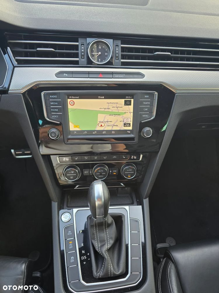 Volkswagen Passat - 16