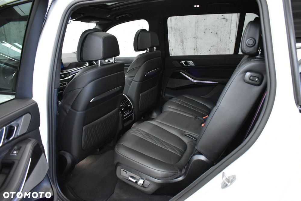 BMW X7 - 28