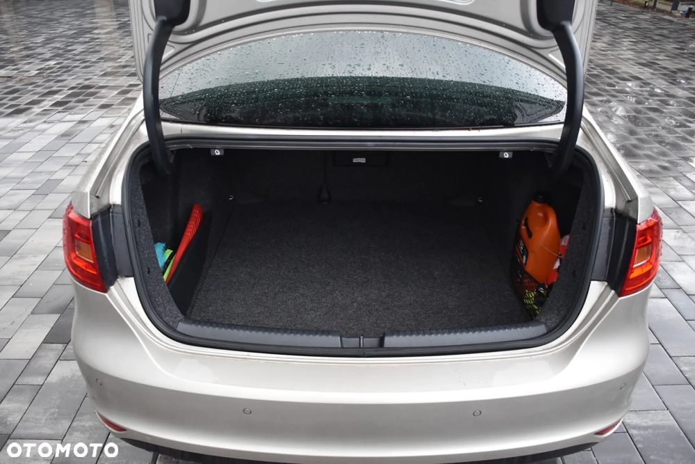 Volkswagen Jetta - 9
