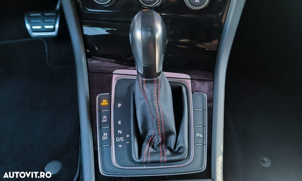 Volkswagen Golf - 23